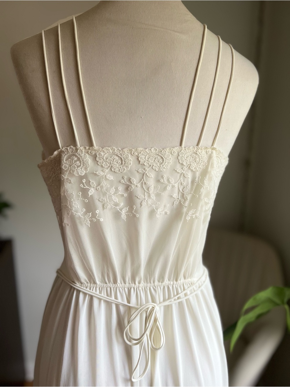 1950s White Lace Nightgown / Slip Dress - Picture 13 of 14